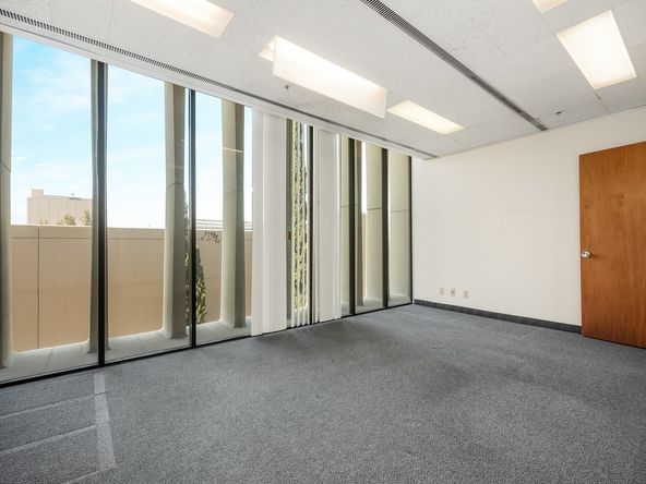 Office Space Available in Excellent Condition & Move-In Ready : 1221 Van Ness Ave, Fresno, CA 93721